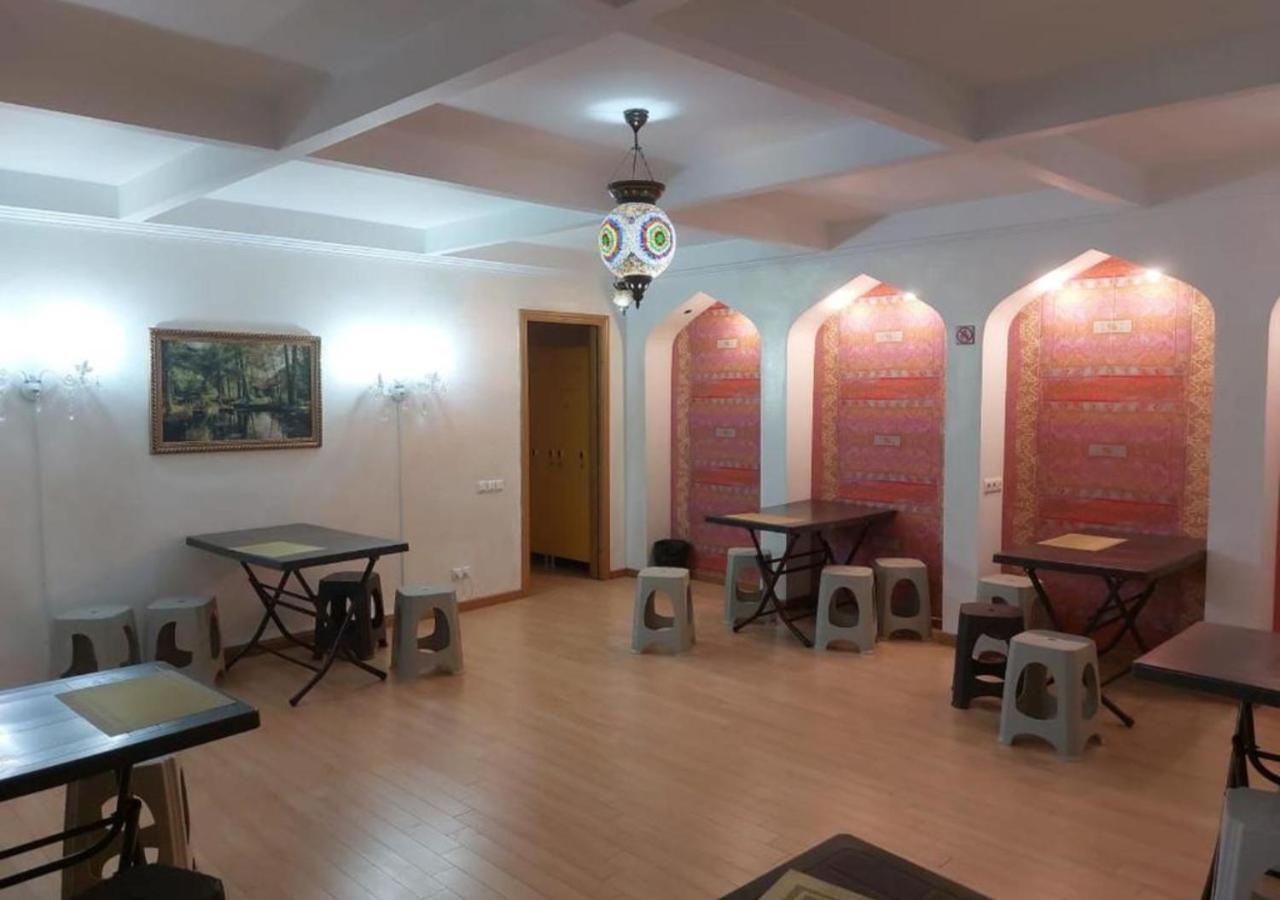 Room Hostel Dostyk Almaty Ngoại thất bức ảnh